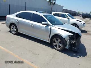 ✅ 2013 Volkswagen Passat SE • VIN: 1VWBP7A39DC026166 • Лот: 42490233. Опубликован ранее на IAAI с пробегом 151 084 миль. Бесплатный доступ к архиву аукционных продаж из США и подробный отчёт об истории автомобиля на DreamBid. Изображение 1.