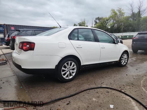 ✅ 2010 Volkswagen Jetta SE • VIN: 3VWRX7AJ6AM166022 • Lot: 69147005. Listed on Copart with 145,678 mi. Free auction sales archive from the USA and detailed vehicle history report at DreamBid. Image 3.