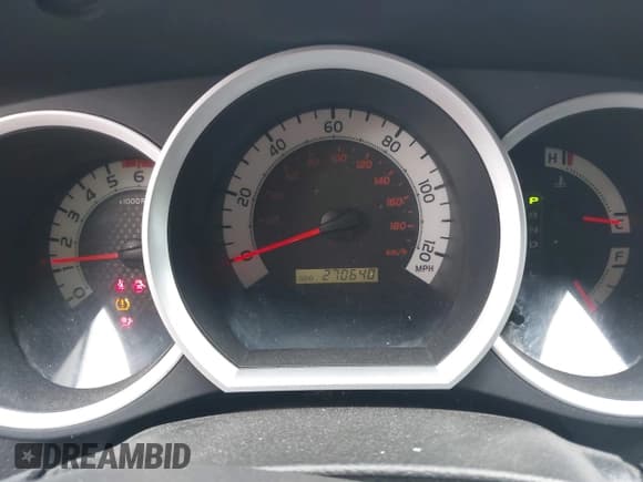 ✅ 2013 Toyota Tacoma • VIN: 3TMMU4FN1DM054202 • Lot: 42871926. Listed on IAAI with 270,648 mi. Free auction sales archive from the USA and detailed vehicle history report at DreamBid. Image 7.