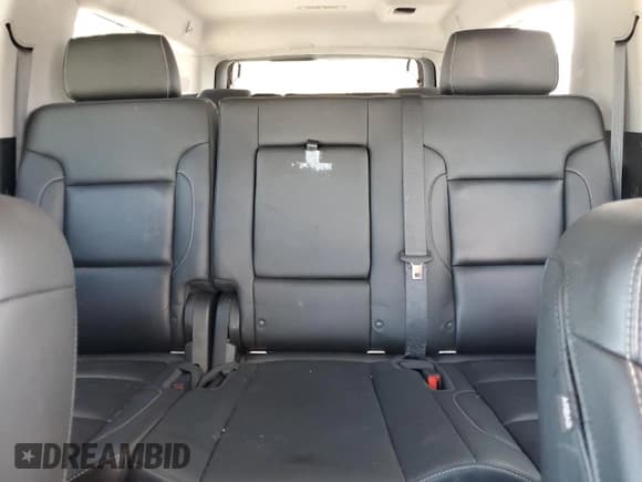 ✅ 2018 Chevrolet Suburban LT • VIN: 1GNSKHKC2JR356656 • Lot: 71422214. Wystawiony na Copart z przebiegiem 58 970 mil. Bezpłatny archiwum sprzedaży aukcyjnych z USA i szczegółowy raport historii pojazdu na DreamBid. Zdjęcie 10.