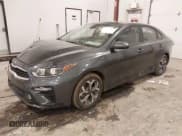 ✅ 2021 Kia Forte LXS • VIN: 3KPF24AD2ME412981 • Lot: 41498077. Wystawiony na IAAI z przebiegiem 38 319 mil. Bezpłatny archiwum sprzedaży aukcyjnych z USA i szczegółowy raport historii pojazdu na DreamBid. Zdjęcie 2.
