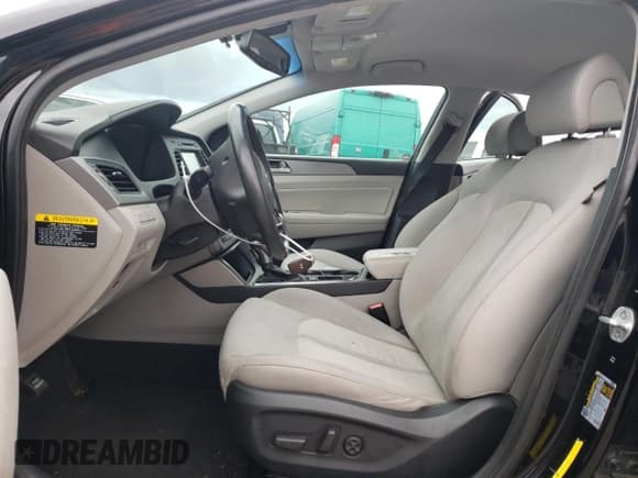 ✅ 2016 Hyundai Sonata • VIN: KMHE14L26GA031518 • Лот: 82179763. Опубликован ранее на Copart с пробегом Не указан. Бесплатный доступ к архиву аукционных продаж из США и подробный отчёт об истории автомобиля на DreamBid. Изображение 7.