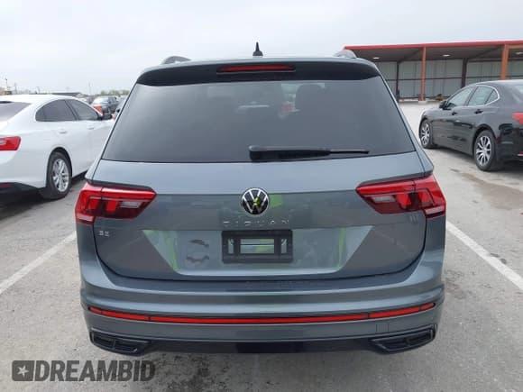 ✅ 2023 Volkswagen Tiguan SE R-Line Black • VIN: 3VVCB7AX5PM039767 • Lot: 42014072. Wystawiony na IAAI z przebiegiem 18 424 mil. Bezpłatny archiwum sprzedaży aukcyjnych z USA i szczegółowy raport historii pojazdu na DreamBid. Zdjęcie 17.