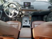 ✅ 2020 Audi Q5 Premium • VIN: WA1ANAFY6L2021690 • Lot: 94987095. Wystawiony na Copart z przebiegiem 139 086 mil. Bezpłatny archiwum sprzedaży aukcyjnych z USA i szczegółowy raport historii pojazdu na DreamBid. Zdjęcie 8.