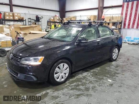 ✅ 2013 Volkswagen Jetta SE • VIN: 3VWBP7AJ3DM289167 • Лот: 56239315. Опубликован ранее на Copart с пробегом 114 716 миль. Бесплатный доступ к архиву аукционных продаж из США и подробный отчёт об истории автомобиля на DreamBid. Изображение 1.