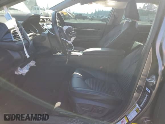 2019 Toyota Camry LE z VIN 4T1B11HK6KU735056, wystawiony jako Copart lot #82243775 z przebiegiem 111 013 mil mil oraz Szkoda całkowita • Salvage title. Historia ofert i sprzedaży dostępna na DreamBid. Obrazek 7.