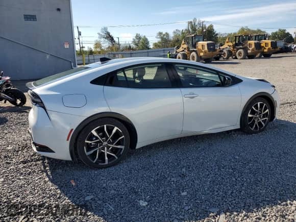 2025 Toyota Prius SE z VIN JTDACACU9S3043379, wystawiony jako Copart lot #85342555 z przebiegiem 3 866 mil mil oraz Szkoda całkowita • Salvage title. Historia ofert i sprzedaży dostępna na DreamBid. Obrazek 3.