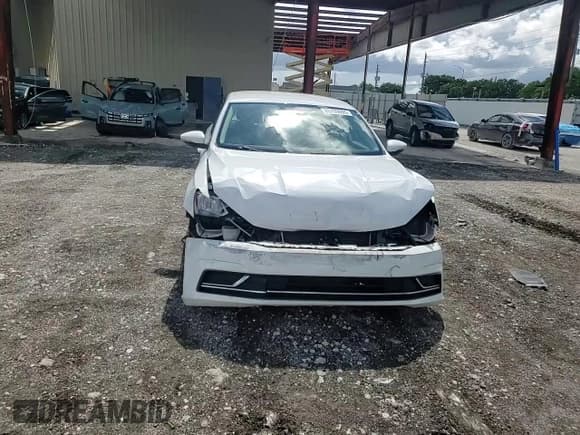 ✅ 2017 Volkswagen Passat S • VIN: 1VWAT7A30HC076984 • Лот: 85739095. Опубликован ранее на Copart с пробегом 83 972 миль. Бесплатный доступ к архиву аукционных продаж из США и подробный отчёт об истории автомобиля на DreamBid. Изображение 14.