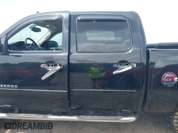 ✅ 2007 Chevrolet Silverado 1500 1LT • VIN: 2GCEC13J971689624 • Lot: 42121216. Wystawiony na IAAI z przebiegiem 171 156 mil. Bezpłatny archiwum sprzedaży aukcyjnych z USA i szczegółowy raport historii pojazdu na DreamBid. Zdjęcie 13.