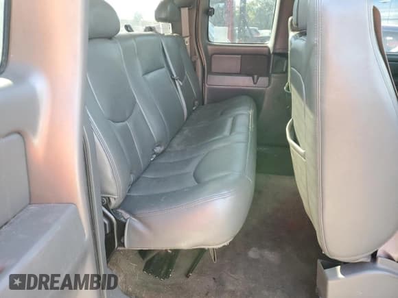 ✅ 2007 GMC Sierra 1500 • VIN: 1GTHC29D77E165147 • Lot: 80799064. Wystawiony na Copart z przebiegiem 233 678 mil. Bezpłatny archiwum sprzedaży aukcyjnych z USA i szczegółowy raport historii pojazdu na DreamBid. Zdjęcie 10.