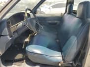 ✅ 1990 Toyota Pickup • VIN: JT4RN81A9L5071980 • Lot: 63795355. Wystawiony na Copart z przebiegiem 189 781 mil. Bezpłatny archiwum sprzedaży aukcyjnych z USA i szczegółowy raport historii pojazdu na DreamBid. Zdjęcie 7.