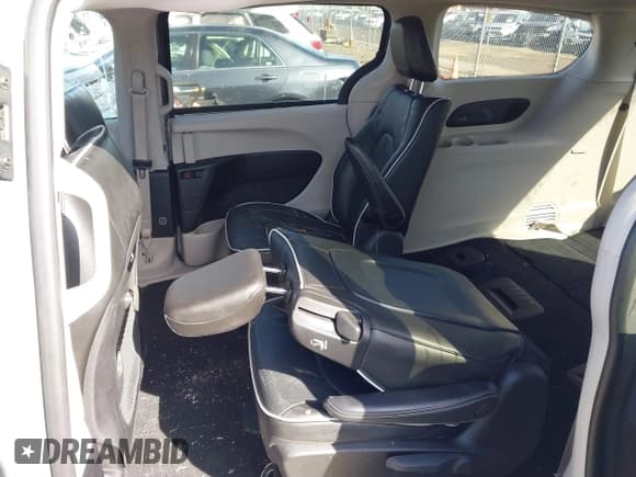 ✅ 2022 Chrysler Pacifica Hybrid Limited • VIN: 2C4RC1S71NR143650 • Лот: 41701707. Опубликован ранее на IAAI с пробегом 32 094 миль. Бесплатный доступ к архиву аукционных продаж из США и подробный отчёт об истории автомобиля на DreamBid. Изображение 8.