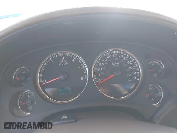 ✅ 2011 Chevrolet Suburban LT • VIN: 1GNSCJE02BR187519 • Lot: 43136755. Listed on IAAI with 203,141 mi. Free auction sales archive from the USA and detailed vehicle history report at DreamBid. Image 7.