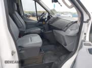 ✅ 2018 Ford Transit • VIN: 1FTYR2XM6JKA74123 • Lot: 41923975. Wystawiony na IAAI z przebiegiem 372 801 mil. Bezpłatny archiwum sprzedaży aukcyjnych z USA i szczegółowy raport historii pojazdu na DreamBid. Zdjęcie 5.