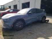 ✅ 2024 Ford Mustang Mach-E Premium • VIN: 3FMTK3R4XRMA28683 • Лот: 54216345. Опубликован ранее на Copart с пробегом 364 миль. Бесплатный доступ к архиву аукционных продаж из США и подробный отчёт об истории автомобиля на DreamBid. Изображение 1.