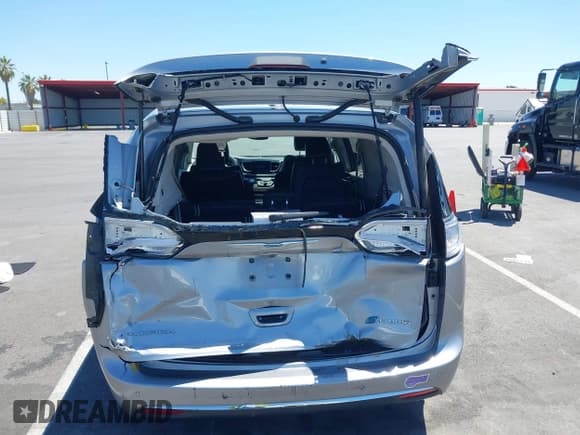 ✅ 2018 Chrysler Pacifica Hybrid Limited • VIN: 2C4RC1N7XJR229934 • Лот: 42777086. Опубликован ранее на IAAI с пробегом 86 163 миль. Бесплатный доступ к архиву аукционных продаж из США и подробный отчёт об истории автомобиля на DreamBid. Изображение 17.