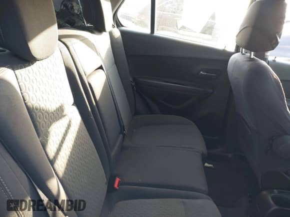 2018 Chevrolet Trax LS z VIN 3GNCJKSB2JL237296, wystawiony jako IAAI lot #43415624 z przebiegiem 54 250 mil mil oraz . Historia ofert i sprzedaży dostępna na DreamBid. Obrazek 8.