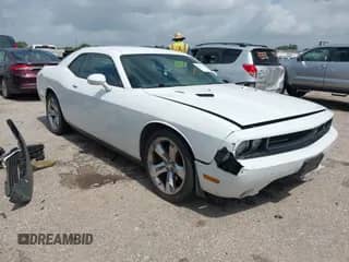 2013 Dodge Challenger R/T z VIN 2C3CDYBT3DH511943, wystawiony jako IAAI lot #42497618 z przebiegiem 107 412 mil mil oraz . Historia ofert i sprzedaży dostępna na DreamBid. Obrazek 1.