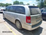 ✅ 2010 Chrysler Town & Country Limited • VIN: 2A4RR7DX3AR381289 • Lot: 42649099. Wystawiony na IAAI z przebiegiem 248 071 mil. Bezpłatny archiwum sprzedaży aukcyjnych z USA i szczegółowy raport historii pojazdu na DreamBid. Zdjęcie 3.