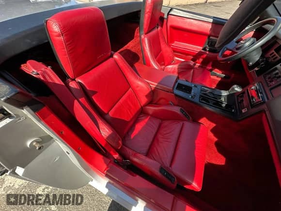 1986 Chevrolet Corvette z VIN 1G1YY6789G5901710, wystawiony jako Copart lot #91651995 z przebiegiem 24 224 mil mil oraz Czysty tytuł • Clean title. Historia ofert i sprzedaży dostępna na DreamBid. Obrazek 6.