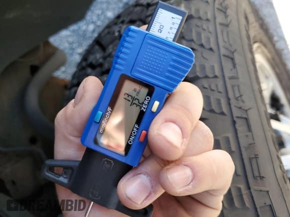 ✅ 2013 Chevrolet Silverado 2500HD • VIN: 1GC2KVCB0DZ305870 • Lot: 43870601. Wystawiony na IAAI z przebiegiem 159 958 mil. Bezpłatny archiwum sprzedaży aukcyjnych z USA i szczegółowy raport historii pojazdu na DreamBid. Zdjęcie 8.