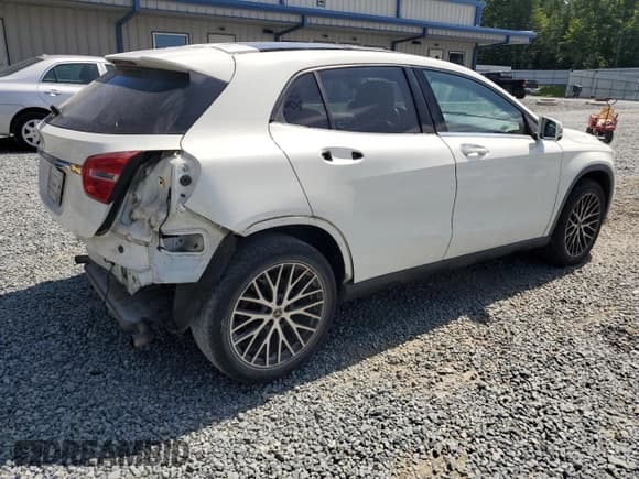 ✅ 2015 Mercedes-Benz GLA 250 • VIN: WDCTG4EB0FJ126320 • Лот: 80222245. Опубликован ранее на Copart с пробегом 121 978 миль. Бесплатный доступ к архиву аукционных продаж из США и подробный отчёт об истории автомобиля на DreamBid. Изображение 3.