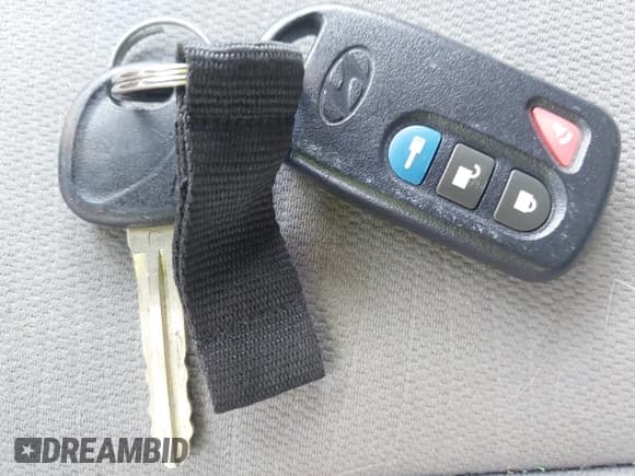 ✅ 2012 Hyundai Santa Fe GLS • VIN: 5XYZGDAG6CG117330 • Lot: 42951822. Listed on IAAI with 124,187 mi. Free auction sales archive from the USA and detailed vehicle history report at DreamBid. Image 11.