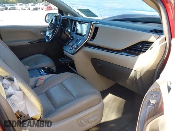 ✅ 2019 Toyota Sienna Limited • VIN: 5TDYZ3DC3KS999695 • Lot: 43572648. Wystawiony na IAAI z przebiegiem 247 498 mil. Bezpłatny archiwum sprzedaży aukcyjnych z USA i szczegółowy raport historii pojazdu na DreamBid. Zdjęcie 5.