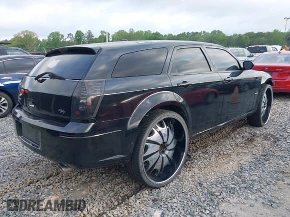 ✅ 2005 Dodge Magnum RT • VIN: 2D4GV58265H618934 • Lot: 42034306. Listed on IAAI with 90,292 mi. Free auction sales archive from the USA and detailed vehicle history report at DreamBid. Image 4.