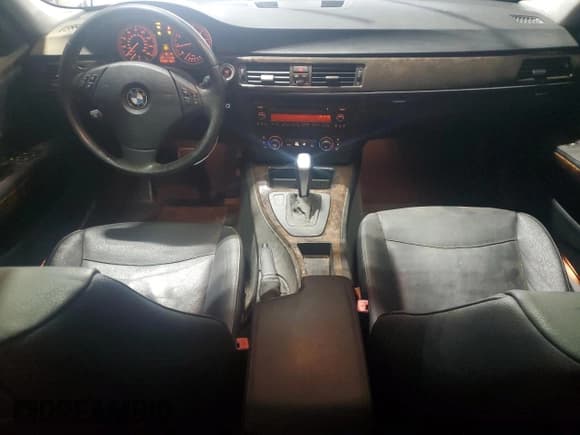 ✅ 2010 BMW 3 Series 328i • VIN: WBAPH7G52ANM50493 • Лот: 54976255. Опубликован ранее на Copart с пробегом 107 844 миль. Бесплатный доступ к архиву аукционных продаж из США и подробный отчёт об истории автомобиля на DreamBid. Изображение 8.