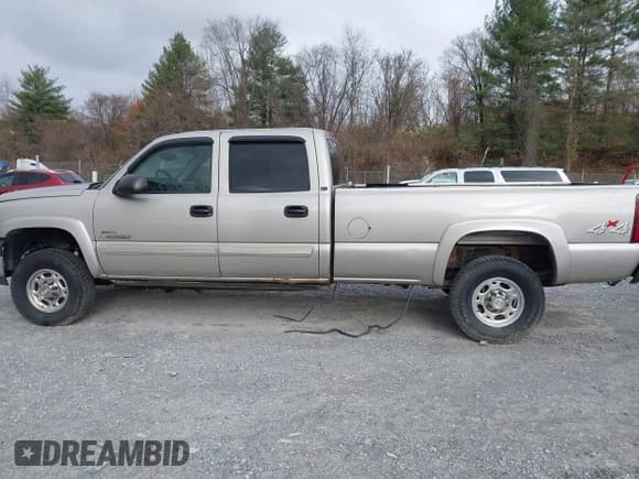 ✅ 2005 Chevrolet Silverado 2500HD LS • VIN: 1GCHK23235F842020 • Lot: 43671164. Wystawiony na IAAI z przebiegiem 270 891 mil. Bezpłatny archiwum sprzedaży aukcyjnych z USA i szczegółowy raport historii pojazdu na DreamBid. Zdjęcie 14.