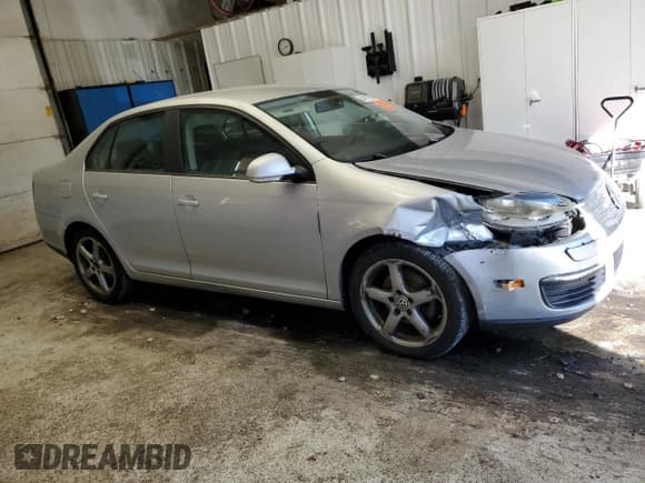 ✅ 2009 Volkswagen Jetta S • VIN: 3VWJZ71K99M010312 • Лот: 84917885. Опубликован ранее на Copart с пробегом 142 057 миль. Бесплатный доступ к архиву аукционных продаж из США и подробный отчёт об истории автомобиля на DreamBid. Изображение 4.