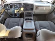 ✅ 2004 Chevrolet Suburban LS • VIN: 3GNEC16Z04G242630 • Лот: 42617085. Опубликован ранее на Copart с пробегом 119 840 миль. Бесплатный доступ к архиву аукционных продаж из США и подробный отчёт об истории автомобиля на DreamBid. Изображение 8.