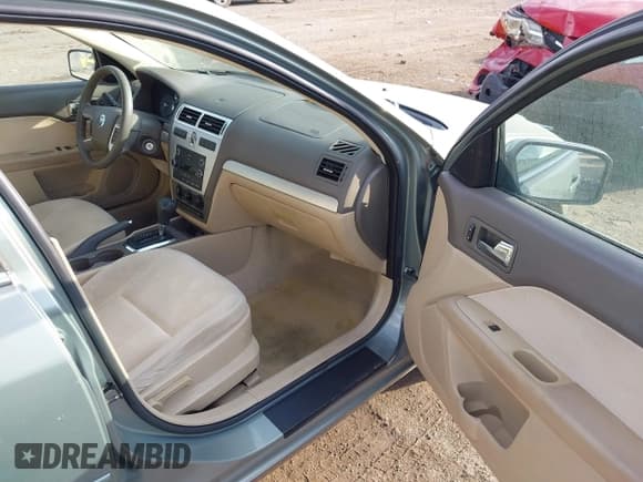 ✅ 2008 Mercury Milan • VIN: 3MEHM07Z98R666666 • Lot: 43454882. Listed on IAAI with 130,260 mi. Free auction sales archive from the USA and detailed vehicle history report at DreamBid. Image 5.