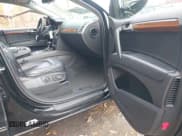 ✅ 2015 Audi Q7 Premium Plus • VIN: WA1LGAFE4FD030454 • Lot: 43647798. Wystawiony na IAAI z przebiegiem 161 147 mil. Bezpłatny archiwum sprzedaży aukcyjnych z USA i szczegółowy raport historii pojazdu na DreamBid. Zdjęcie 5.