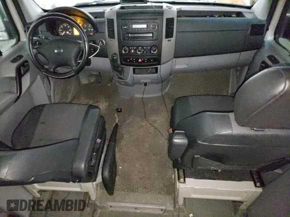 ✅ 2012 Freightliner Sprinter • VIN: WCDPE8CC4C5710422 • Лот: 80760415. Опубликован ранее на Copart с пробегом 102 944 миль. Бесплатный доступ к архиву аукционных продаж из США и подробный отчёт об истории автомобиля на DreamBid. Изображение 8.