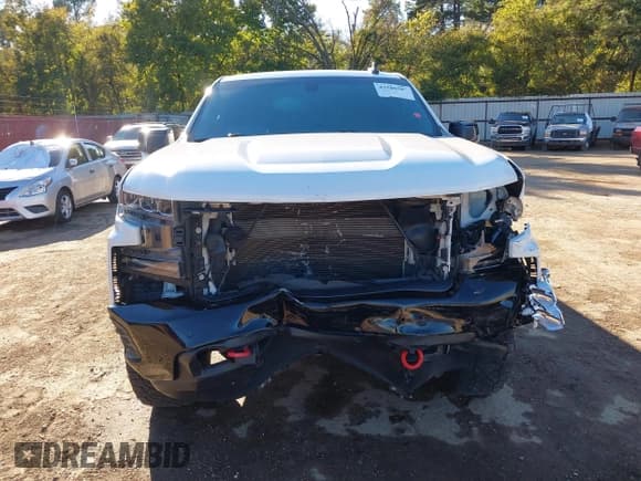 ✅ 2020 Chevrolet Silverado 1500 LT Trail Boss • VIN: 1GCPYFED8LZ117914 • Lot: 43580581. Wystawiony na IAAI z przebiegiem 111 118 mil. Bezpłatny archiwum sprzedaży aukcyjnych z USA i szczegółowy raport historii pojazdu na DreamBid. Zdjęcie 12.