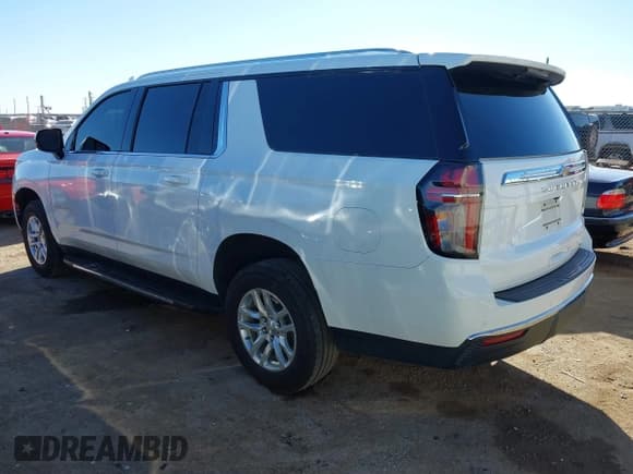 ✅ 2021 Chevrolet Suburban LT • VIN: 1GNSKCKD7MR363487 • Lot: 41669481. Wystawiony na IAAI z przebiegiem 89 484 mil. Bezpłatny archiwum sprzedaży aukcyjnych z USA i szczegółowy raport historii pojazdu na DreamBid. Zdjęcie 3.