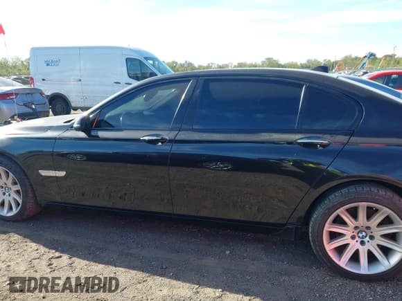 ✅ 2014 BMW 7 Series 740Li • VIN: WBAYE4C52ED138168 • Lot: 43483619. Listed on IAAI with 109,048 mi. Free auction sales archive from the USA and detailed vehicle history report at DreamBid. Image 15.