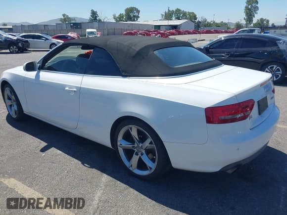 ✅ 2010 Audi A5 Premium Plus • VIN: WAUJFAFH7AN014050 • Lot: 42235753. Listed on IAAI with 146,610 mi. Free auction sales archive from the USA and detailed vehicle history report at DreamBid. Image 3.
