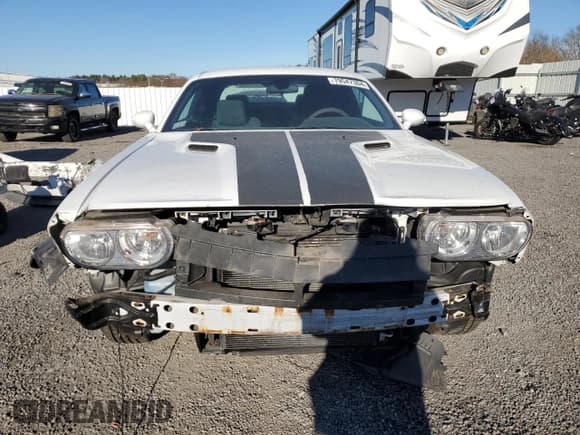 ✅ 2010 Dodge Challenger SE • VIN: 2B3CJ4DV8AH323797 • Lot: 79547304. Wystawiony na Copart z przebiegiem 97 437 mil. Bezpłatny archiwum sprzedaży aukcyjnych z USA i szczegółowy raport historii pojazdu na DreamBid. Zdjęcie 5.