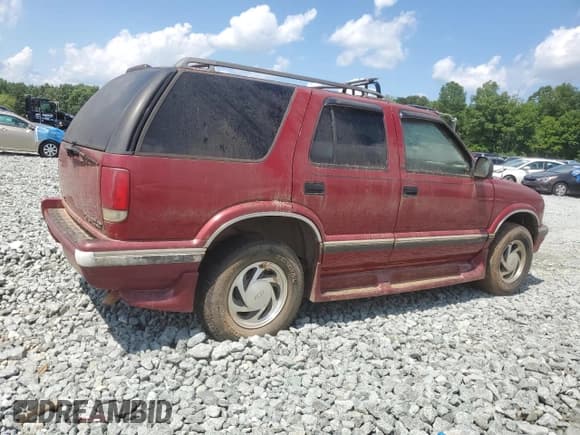 ✅ 1996 Chevrolet Blazer • VIN: 1GNDT13W1T2111686 • Lot: 64119395. Wystawiony na Copart z przebiegiem 138 596 mil. Bezpłatny archiwum sprzedaży aukcyjnych z USA i szczegółowy raport historii pojazdu na DreamBid. Zdjęcie 3.