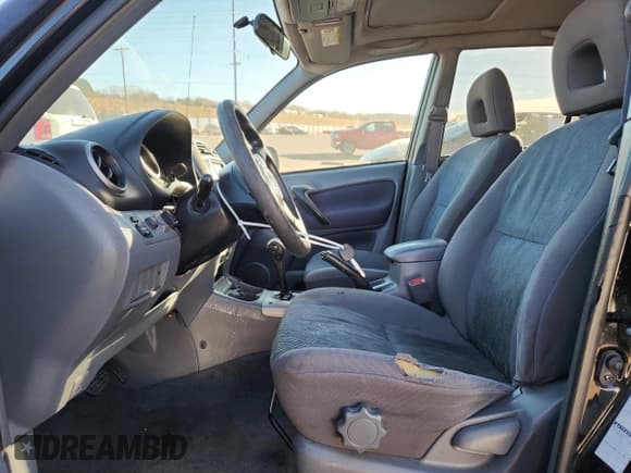 ✅ 2001 Toyota RAV4 • VIN: JTEHH20V510055513 • Лот: 92865595. Опубликован ранее на Copart с пробегом 185 098 миль. Бесплатный доступ к архиву аукционных продаж из США и подробный отчёт об истории автомобиля на DreamBid. Изображение 7.