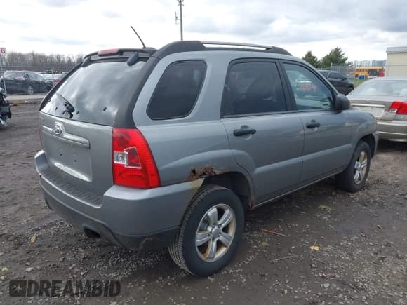 ✅ 2010 Kia Sportage LX • VIN: KNDKG3A40A7725694 • Lot: 43742664. Wystawiony na IAAI z przebiegiem 133 401 mil. Bezpłatny archiwum sprzedaży aukcyjnych z USA i szczegółowy raport historii pojazdu na DreamBid. Zdjęcie 4.