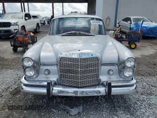 ✅ 1963 Mercedes-Benz 220 • VIN: 11101212086812 • Lot: 62848695. Listed on Copart with 71,989 mi. Free auction sales archive from the USA and detailed vehicle history report at DreamBid. Image 5.