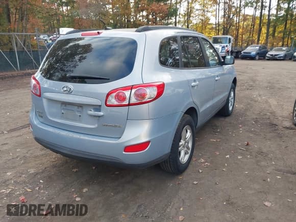 ✅ 2010 Hyundai Santa Fe GLS • VIN: 5NMSG3AB8AH383824 • Lot: 43648444. Listed on IAAI with 209,801 mi. Free auction sales archive from the USA and detailed vehicle history report at DreamBid. Image 4.