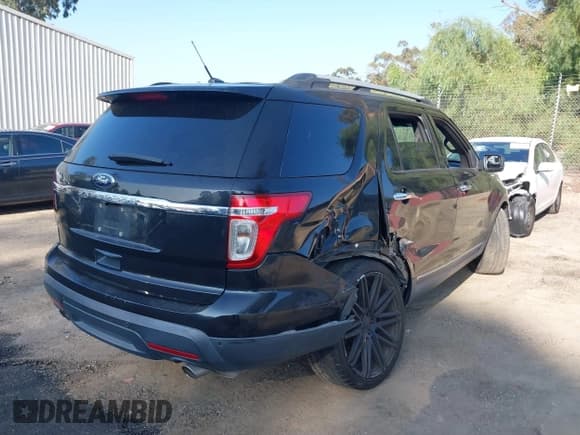 ✅ 2014 Ford Explorer XLT • VIN: 1FM5K7D83EGA90666 • Lot: 40225705. Wystawiony na IAAI z przebiegiem 142 619 mil. Bezpłatny archiwum sprzedaży aukcyjnych z USA i szczegółowy raport historii pojazdu na DreamBid. Zdjęcie 4.