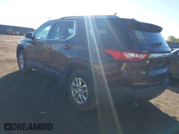 ✅ 2018 Chevrolet Traverse LT Cloth • VIN: 1GNERGKW9JJ147930 • Lot: 43468427. Wystawiony na IAAI z przebiegiem 107 643 mil. Bezpłatny archiwum sprzedaży aukcyjnych z USA i szczegółowy raport historii pojazdu na DreamBid. Zdjęcie 3.