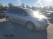 ✅ 2015 Toyota Sienna Limited Premium • VIN: 5TDDK3DCXFS111677 • Лот: 90313725. Опубликован ранее на Copart с пробегом 220 444 миль. Бесплатный доступ к архиву аукционных продаж из США и подробный отчёт об истории автомобиля на DreamBid. Изображение 4.