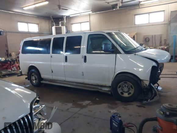 2012 Chevrolet Express Passenger 1LT z VIN 1GAZG1FG6C1160906, wystawiony jako IAAI lot #41293635 z przebiegiem 314 405 mil mil oraz . Historia ofert i sprzedaży dostępna na DreamBid. Obrazek 13.